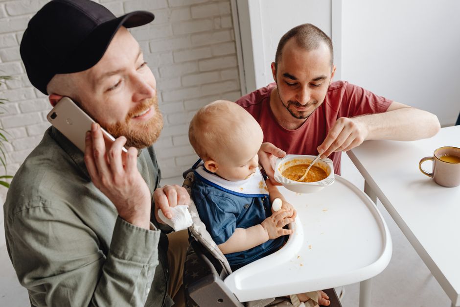 how to feed twins at the same time bottle breast