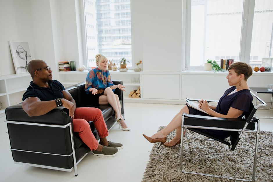 how to find a couples therapist who can help you