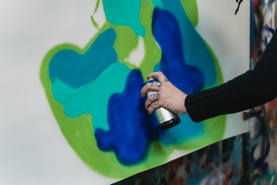 how to get spray paint off hands