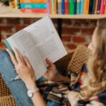 how to hold a book open without hands