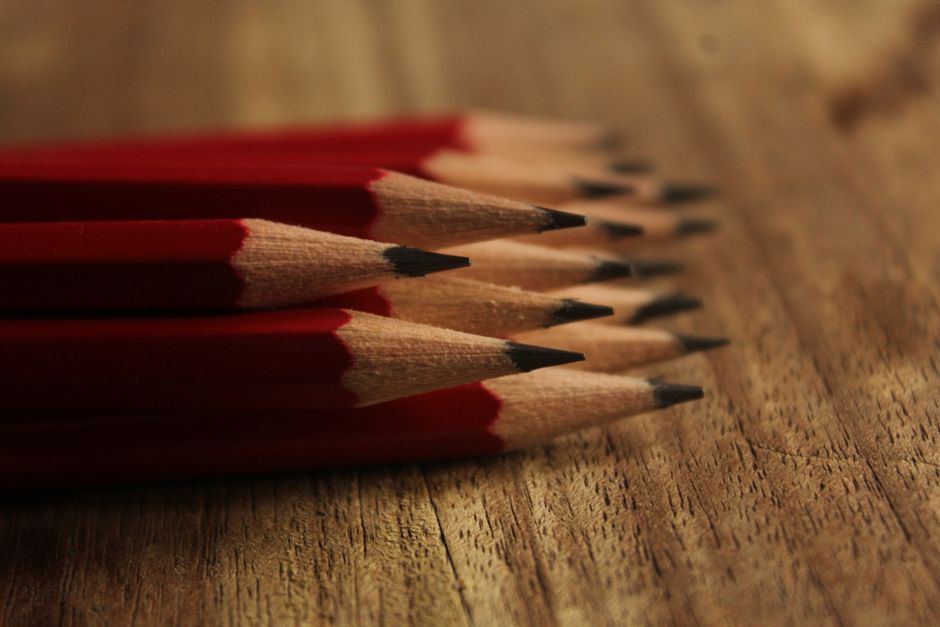 how to hold a pencil