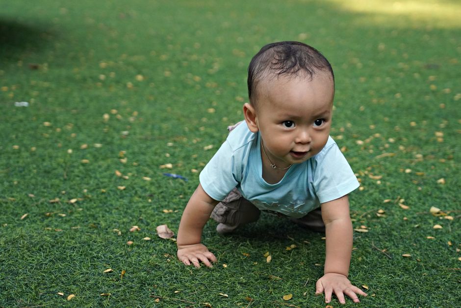 how to keep a crawling baby contained 3 options