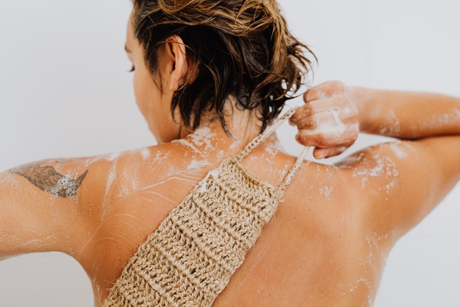 how to keep your loofah clean and bacteria free