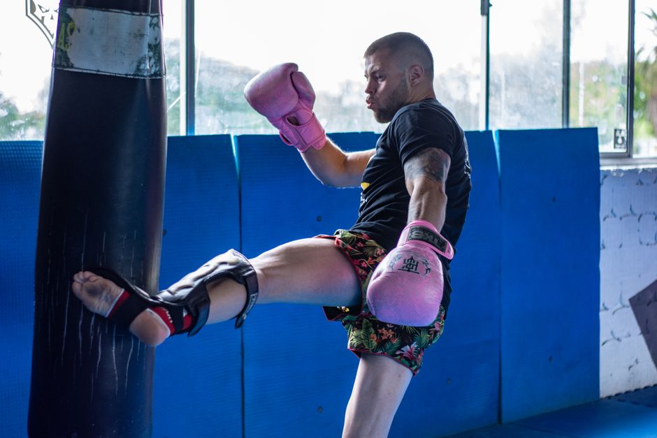 how to kick a punching bag correctly for beginners