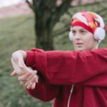 how to make a sling out of a scarf step by step