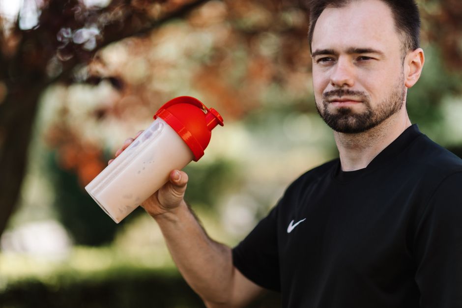 how to mix protein powder into coffee without clumping
