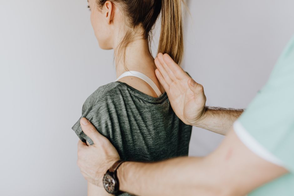 how to pop your shoulder blades for upper back relief