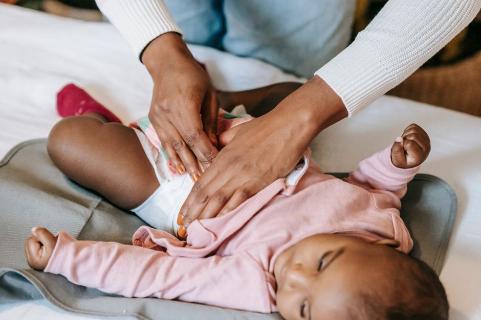how to properly change a baby girls diaper