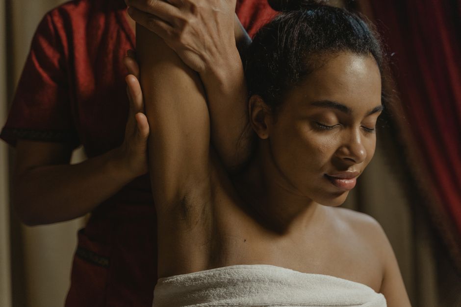 how to relieve an itchy breast while breastfeeding