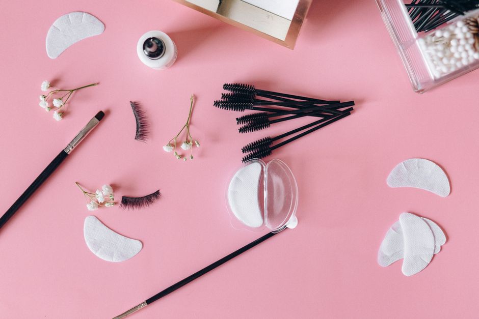 how to remove eyelash glue from skin safely