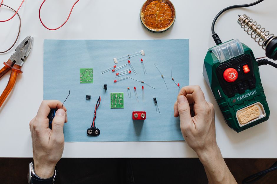 how to replace a blown fuse in your home or car