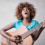 how to sing loud without your voice cracking