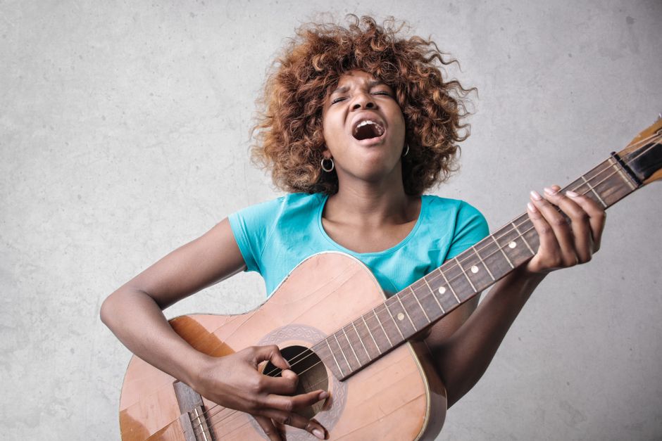 how to sing loud without your voice cracking