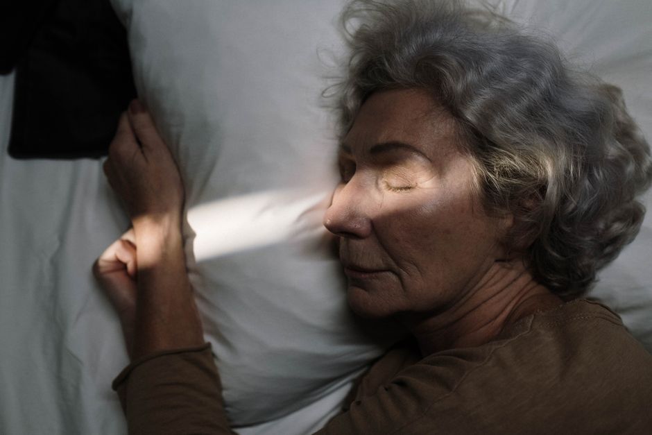 how to sleep after microneedling without damaging skin