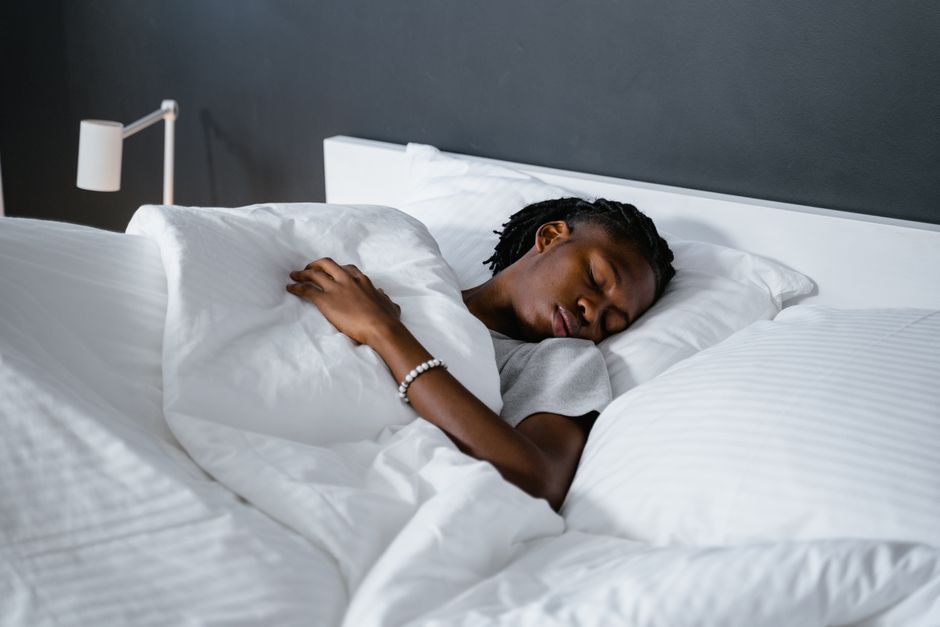 how to sleep with sore muscles positions relief