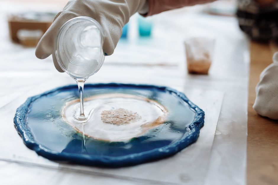 how to smooth epoxy resin to a glossy finish