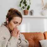 how to stop a sneeze