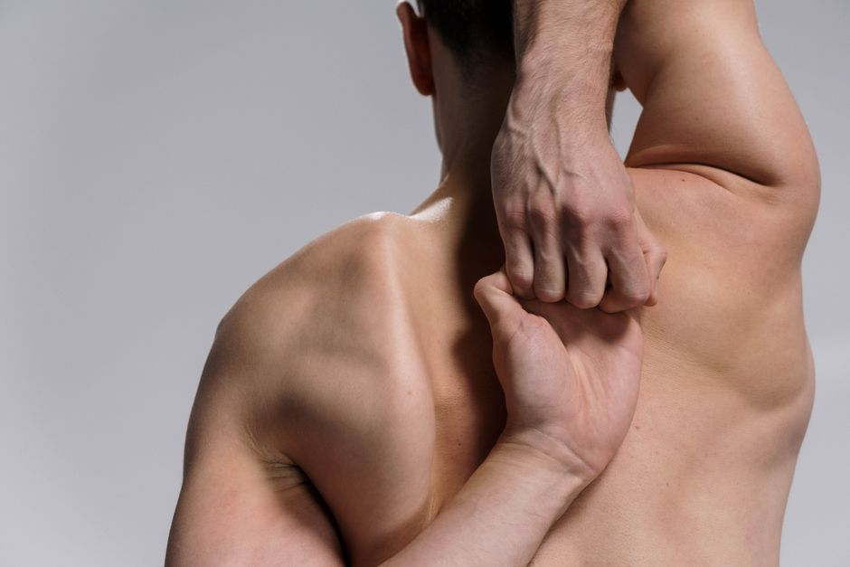 how to stretch your traps