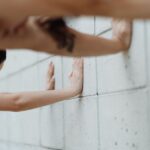 how to stretch your upper middle back at home