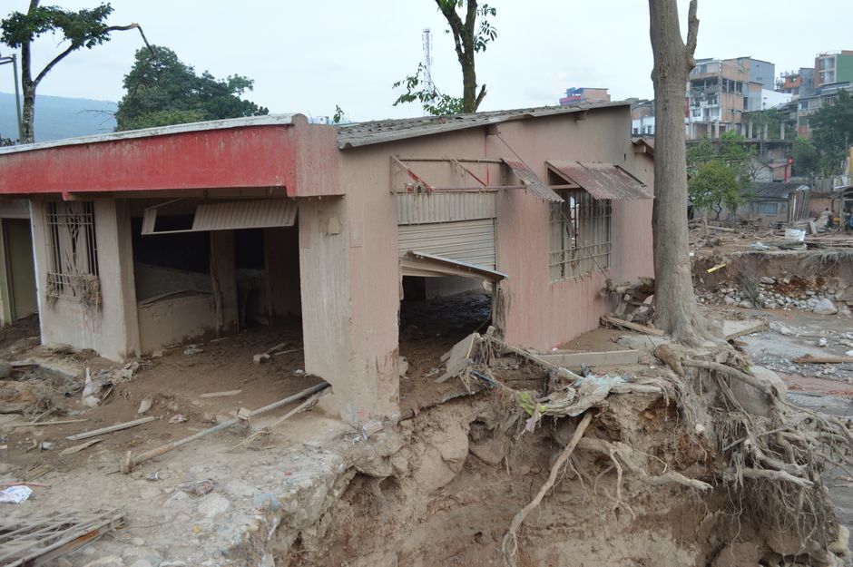 how to survive a landslide at home outdoors or in a car