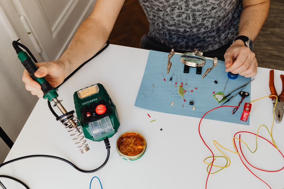 how to tell a bad fuse with or without a multimeter