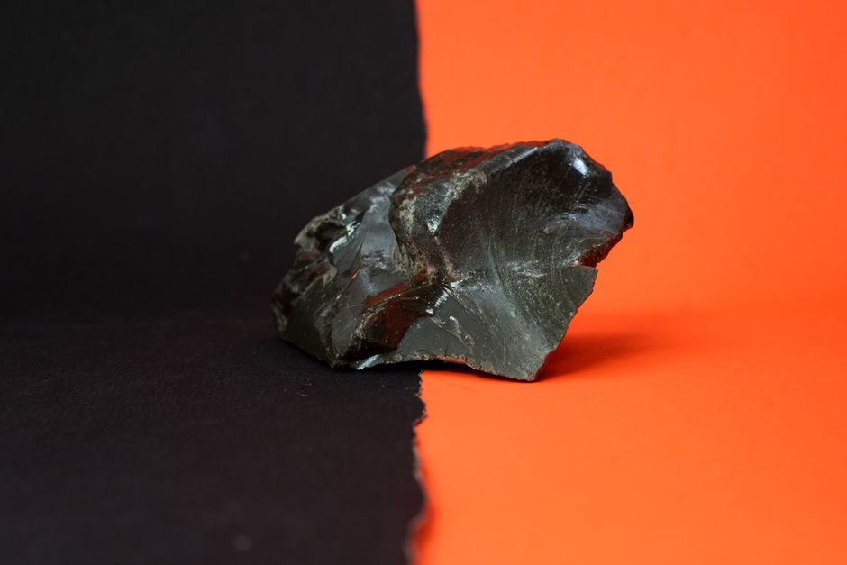 how to tell if black obsidian is real or fake