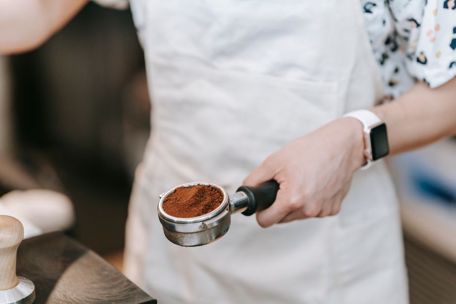 how to use coffee grounds in the garden
