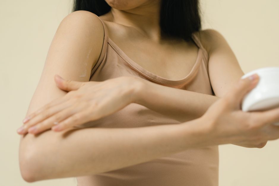 how to use duoderm apply change and remove it