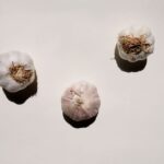 how to use garlic for inflammation raw vs cooked
