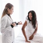 is freestyle libre a needle what stays in your skin
