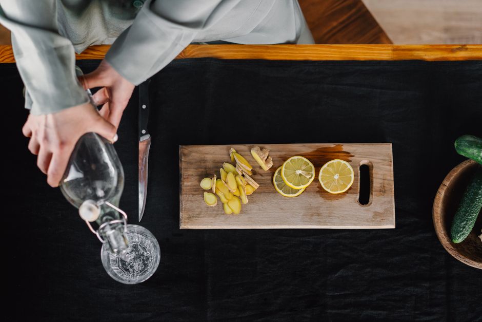 make lemon and ginger water for weight loss