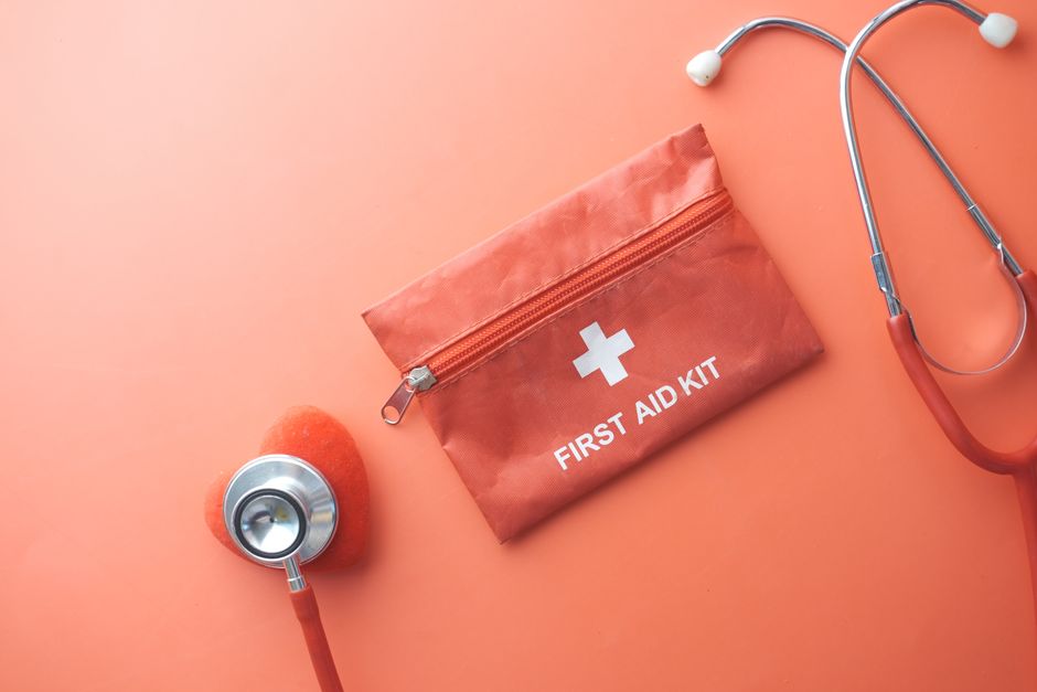 what are the first signs of kidney stones
