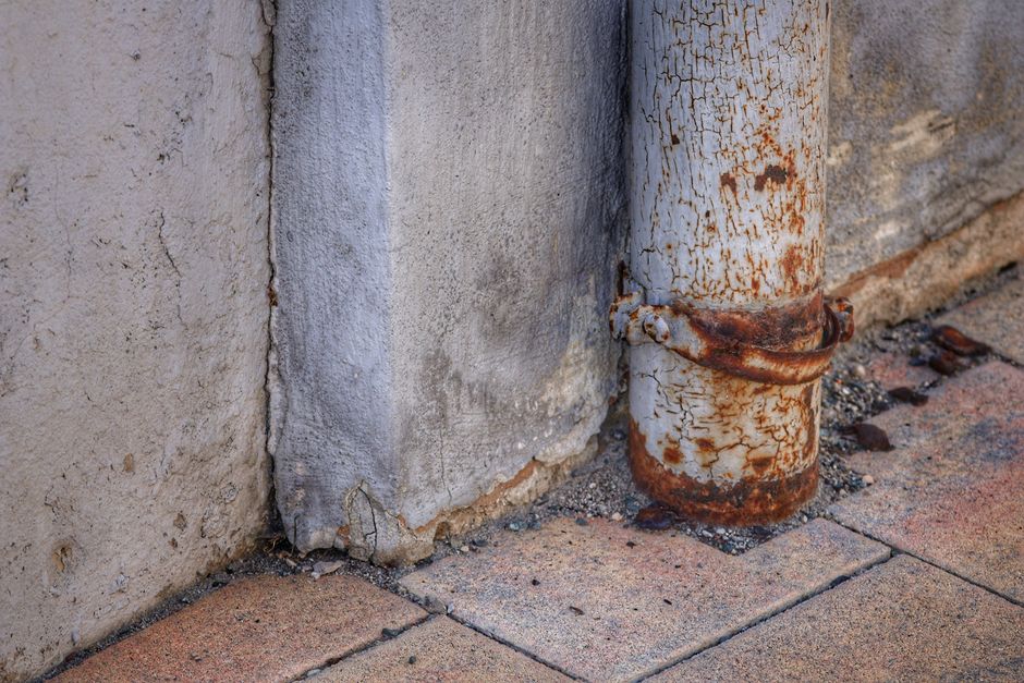 what causes cracked corners of your mouth