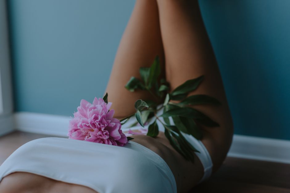 what causes hot spots on the bottom of your feet