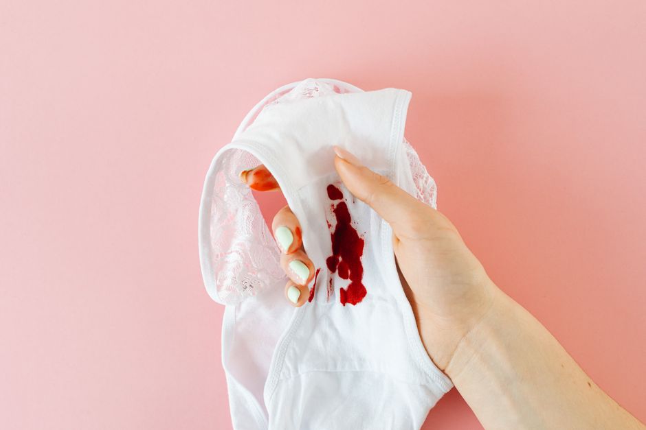 what causes leaking blood vessels in the eye