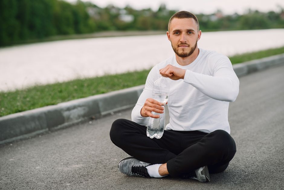 what causes water retention salt hormones more