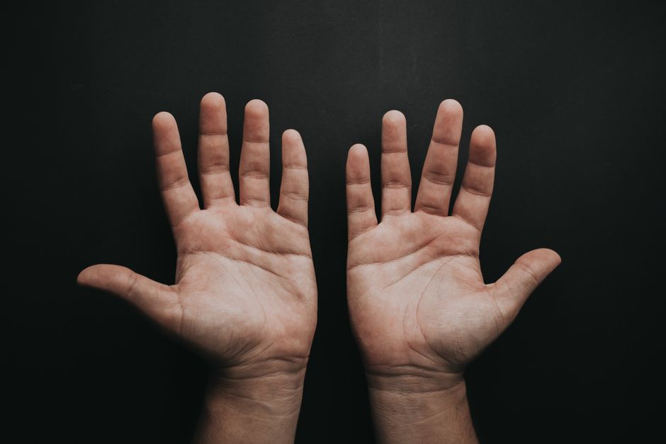what do schizophrenia hand movements look like