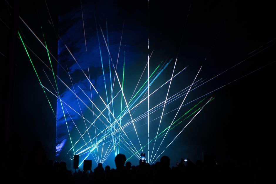 what does a blue light laser pen do for acne