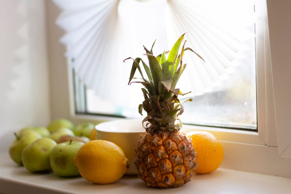 what does a pineapple signify