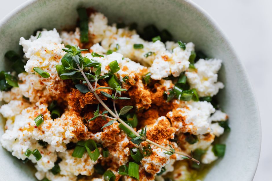 what does cottage cheese taste like