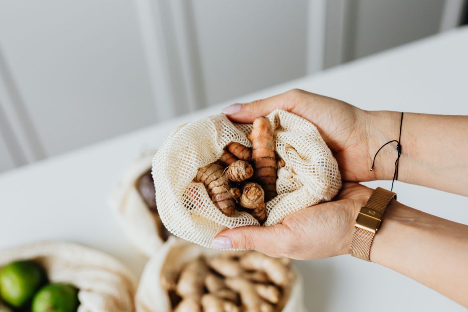 what does ginger turmeric and lemon do to the body