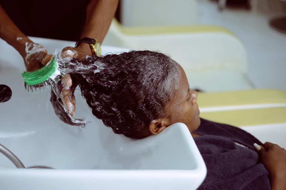 what does head lice look like on the comb