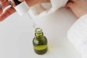 What Essential Oil Is Good For Poison Ivy? 6 what essential oil is good for poison ivy