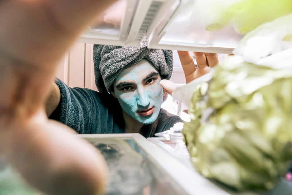 what foods cause dry skin and what helps