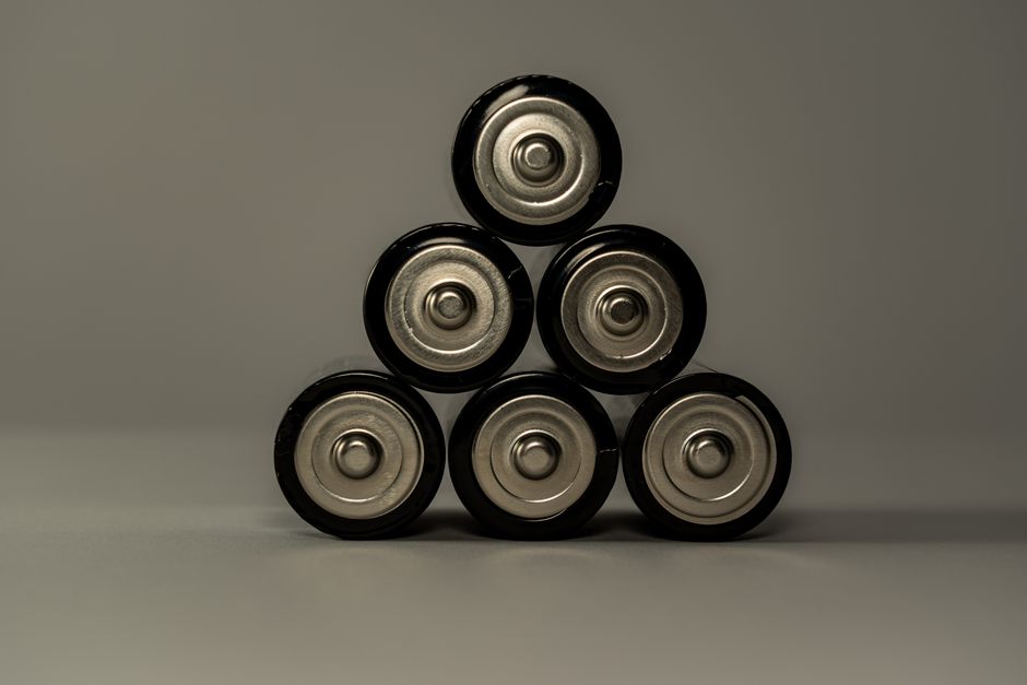 what is a battery cell how it works and its types