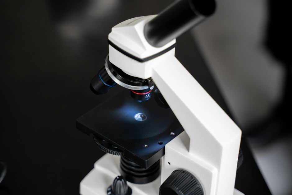 what is a parfocal objective in microscopy