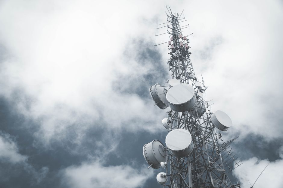 what is a transmitter and receiver and how do they work