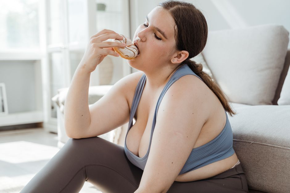 what is considered binge eating vs overeating
