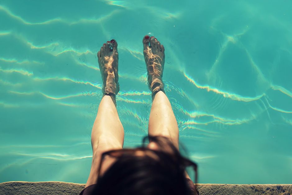 what to use in a foot bath for pain odor dry skin
