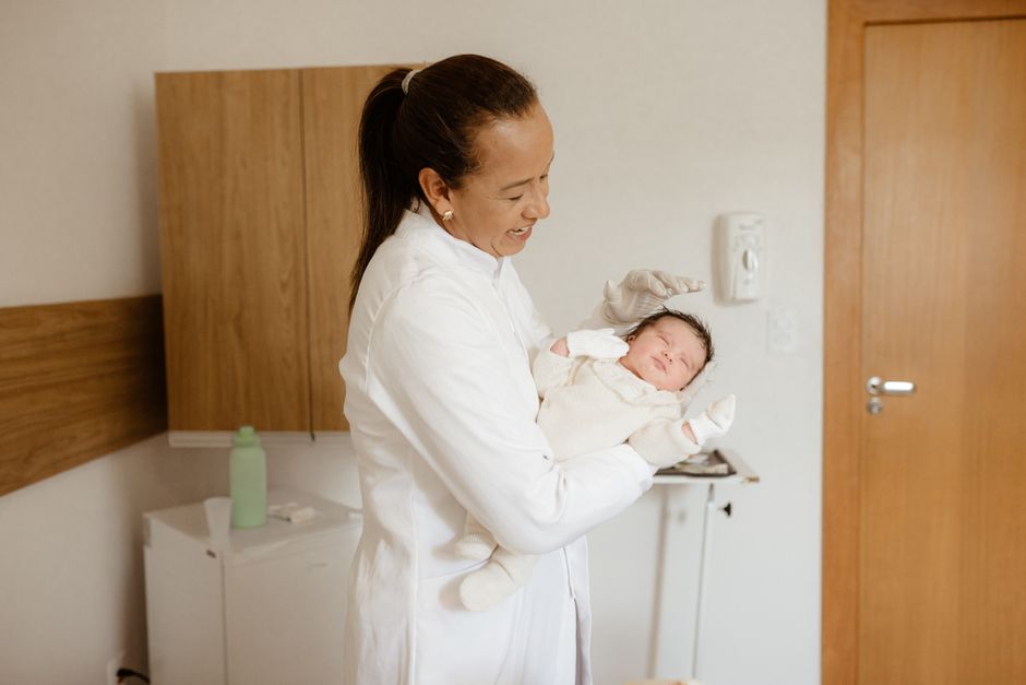 when can infants sit
